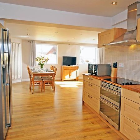Whitby Spacious Rugby Field Cottage With Off-Street Parking And Ev Fast Point For Electric Cars エクステリア 写真