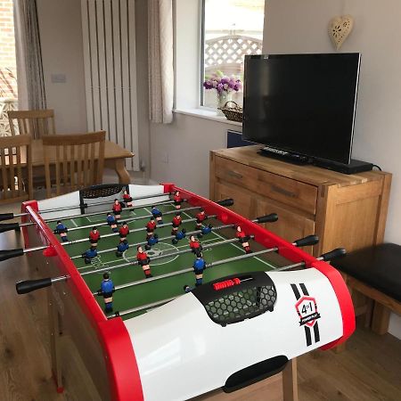 Whitby Spacious Rugby Field Cottage With Off-Street Parking And Ev Fast Point For Electric Cars エクステリア 写真