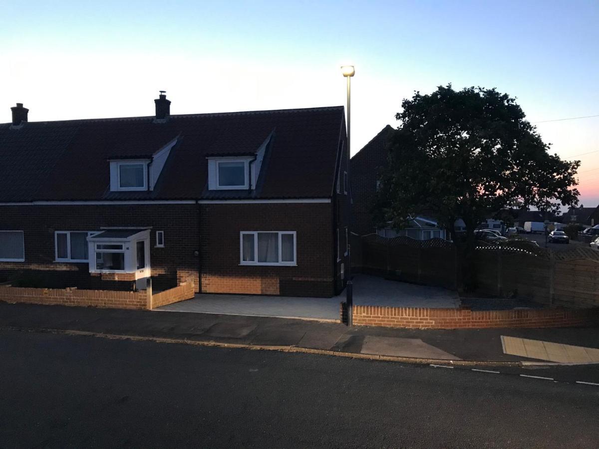Whitby Spacious Rugby Field Cottage With Off-Street Parking And Ev Fast Point For Electric Cars エクステリア 写真