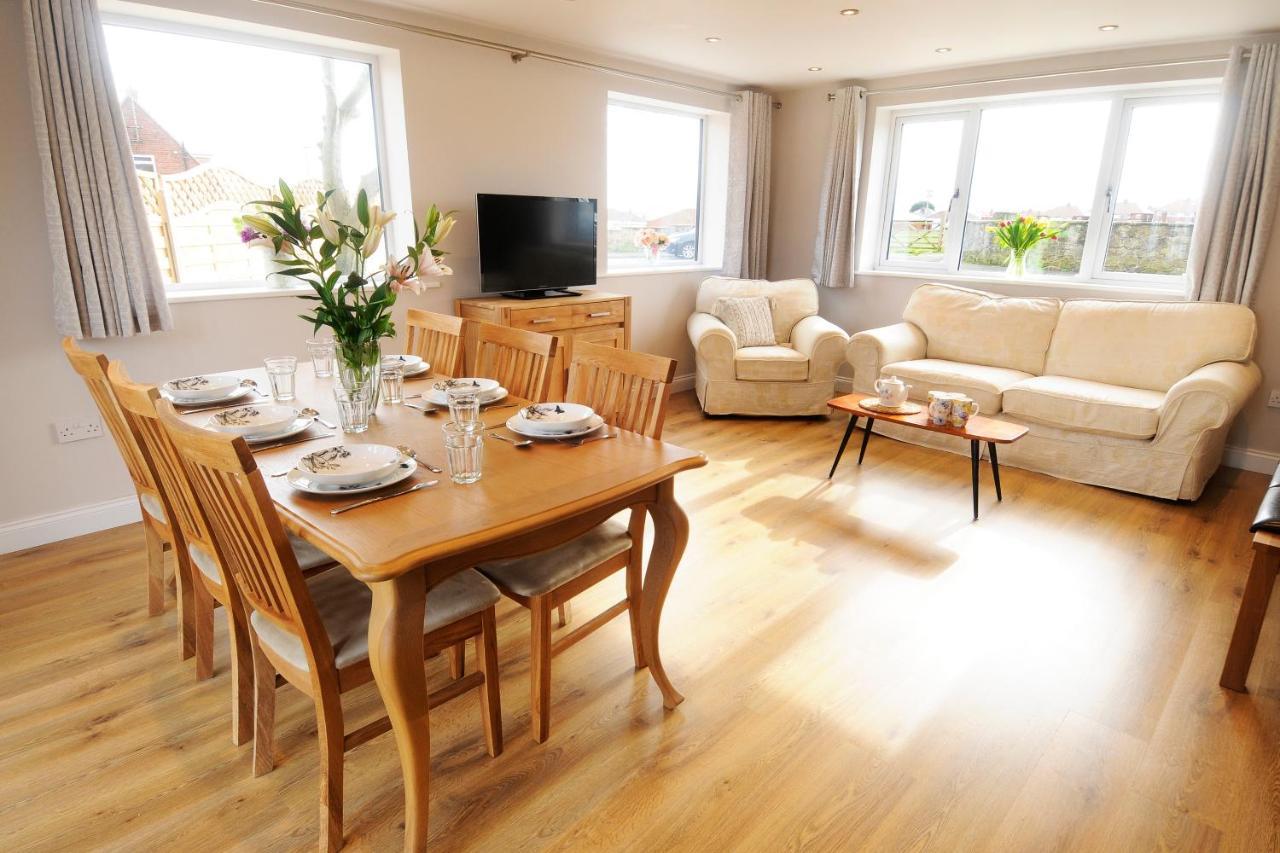 Whitby Spacious Rugby Field Cottage With Off-Street Parking And Ev Fast Point For Electric Cars エクステリア 写真