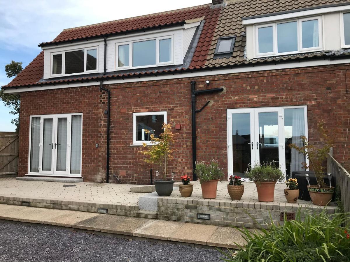 Whitby Spacious Rugby Field Cottage With Off-Street Parking And Ev Fast Point For Electric Cars エクステリア 写真