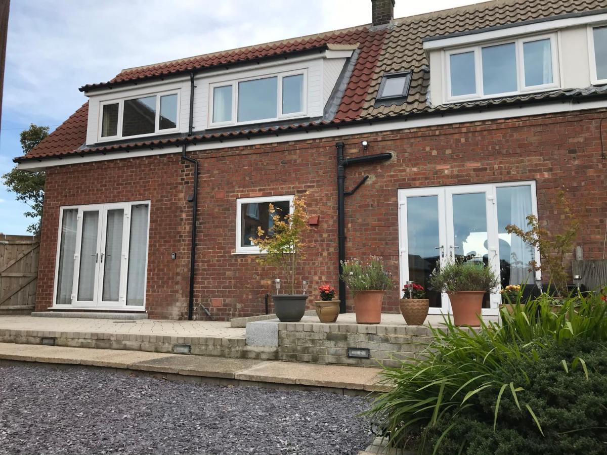 Whitby Spacious Rugby Field Cottage With Off-Street Parking And Ev Fast Point For Electric Cars エクステリア 写真