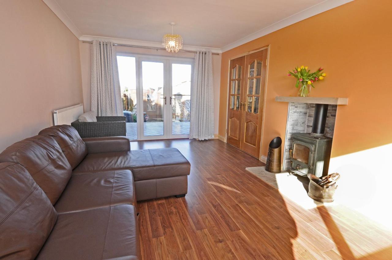 Whitby Spacious Rugby Field Cottage With Off-Street Parking And Ev Fast Point For Electric Cars エクステリア 写真