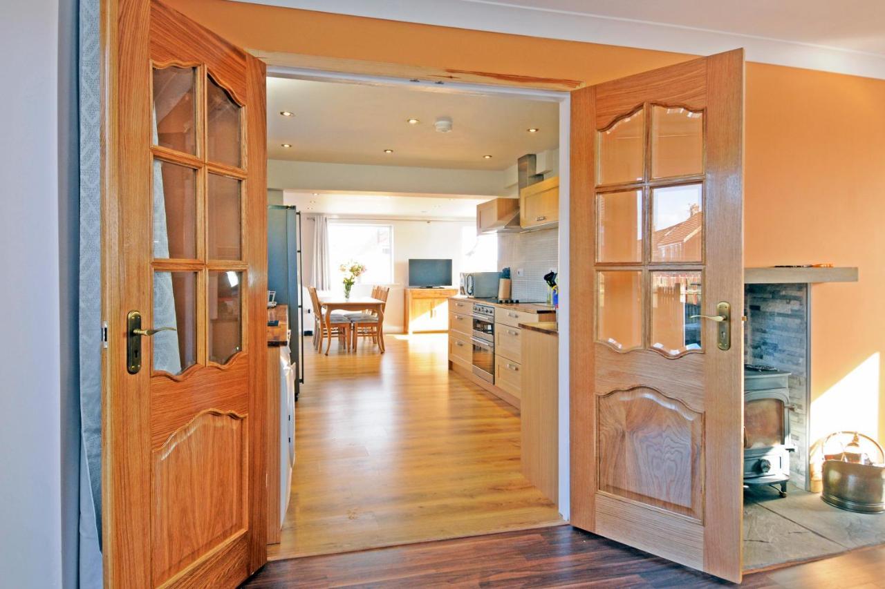 Whitby Spacious Rugby Field Cottage With Off-Street Parking And Ev Fast Point For Electric Cars エクステリア 写真