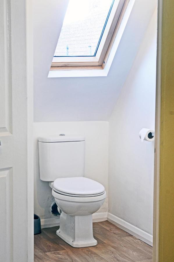 Whitby Spacious Rugby Field Cottage With Off-Street Parking And Ev Fast Point For Electric Cars エクステリア 写真