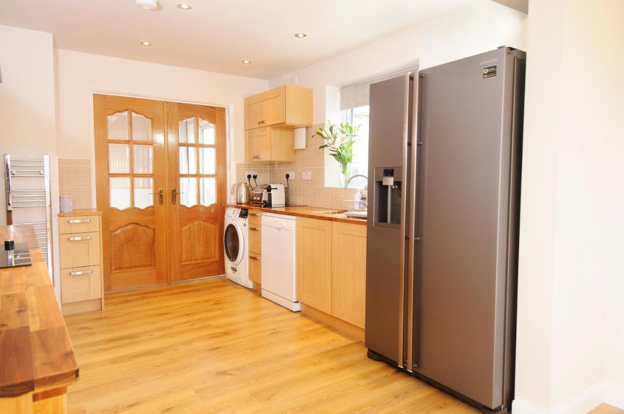 Whitby Spacious Rugby Field Cottage With Off-Street Parking And Ev Fast Point For Electric Cars エクステリア 写真