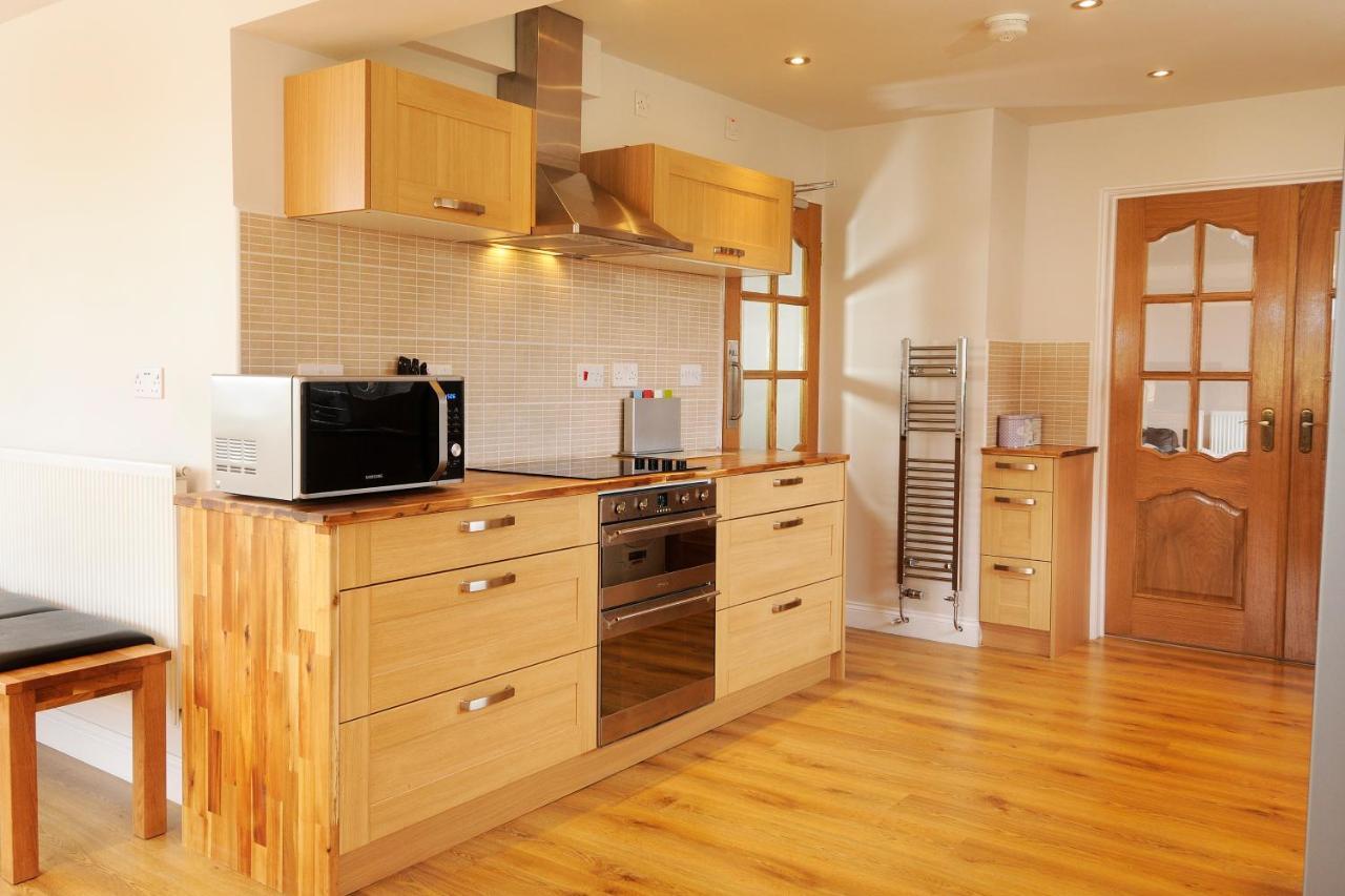 Whitby Spacious Rugby Field Cottage With Off-Street Parking And Ev Fast Point For Electric Cars エクステリア 写真