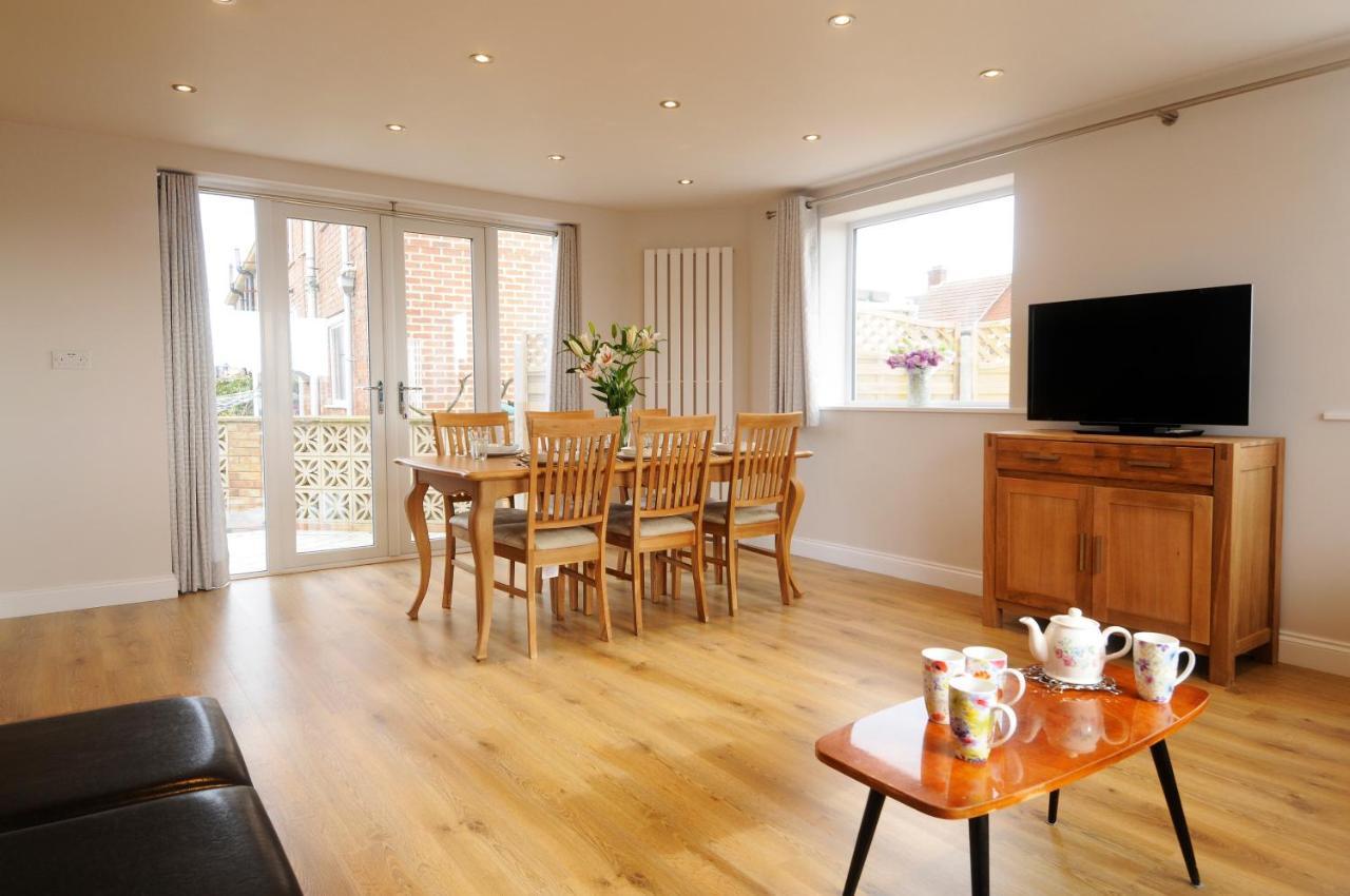 Whitby Spacious Rugby Field Cottage With Off-Street Parking And Ev Fast Point For Electric Cars エクステリア 写真
